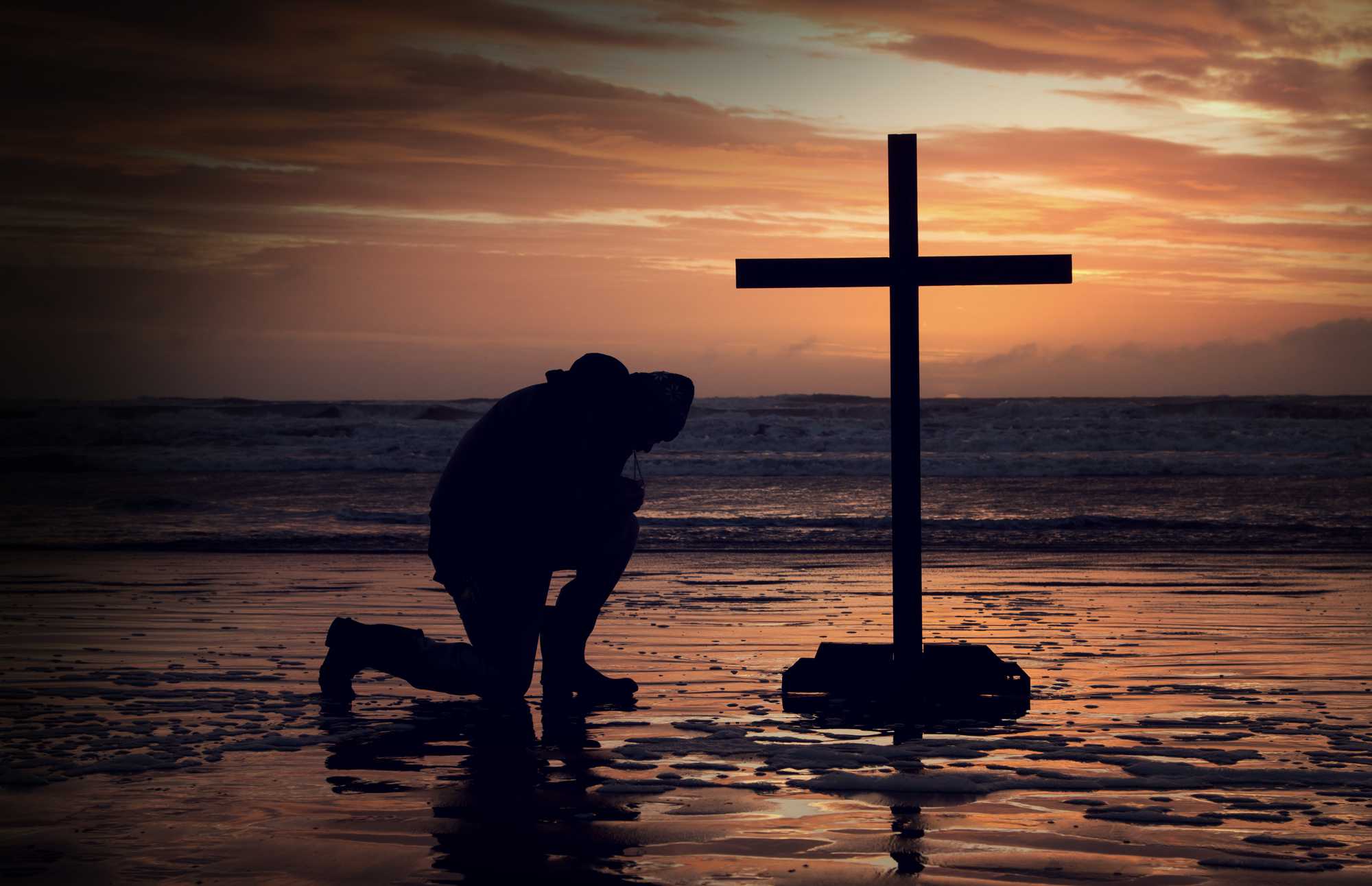 Before the cross. Человек перед крестом. На коленях перед крестом. Человек на коленях перед крестом.